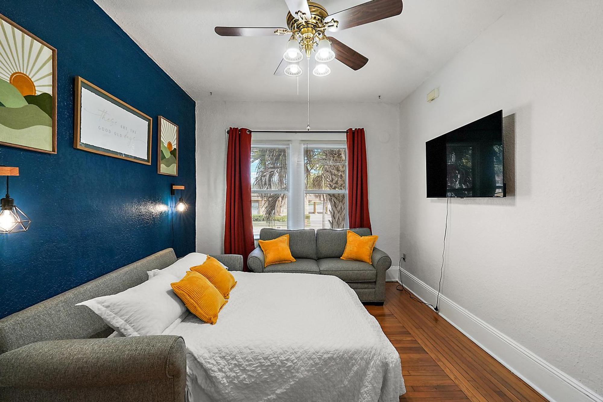 Downtown Den-King Bed~Heart Of Eustis~Queen Sleeper~Upstairs~Bright & Happy Exterior foto