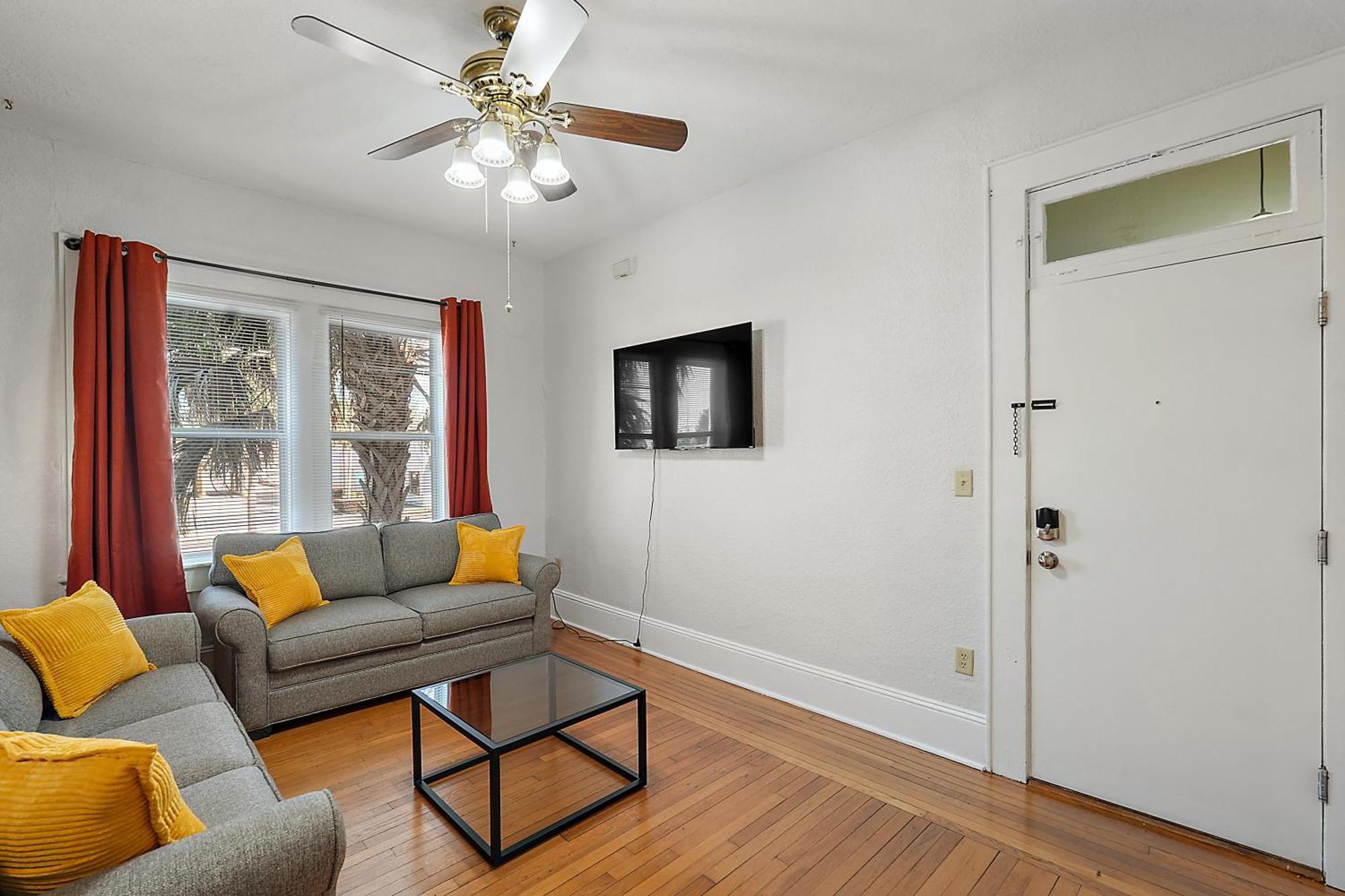 Downtown Den-King Bed~Heart Of Eustis~Queen Sleeper~Upstairs~Bright & Happy Exterior foto